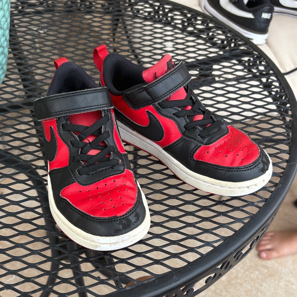 Nike Kids Black and Red Sneakers